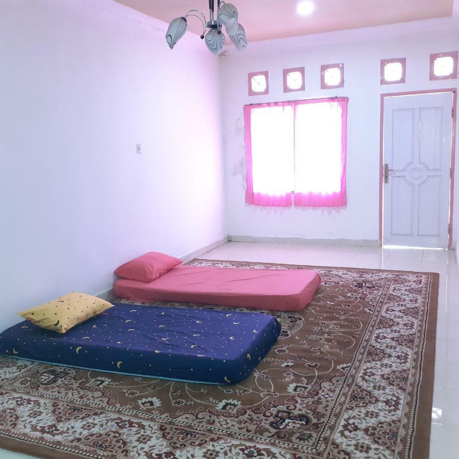 ג'מבי Almira Homestay Near Airport מראה חיצוני תמונה
