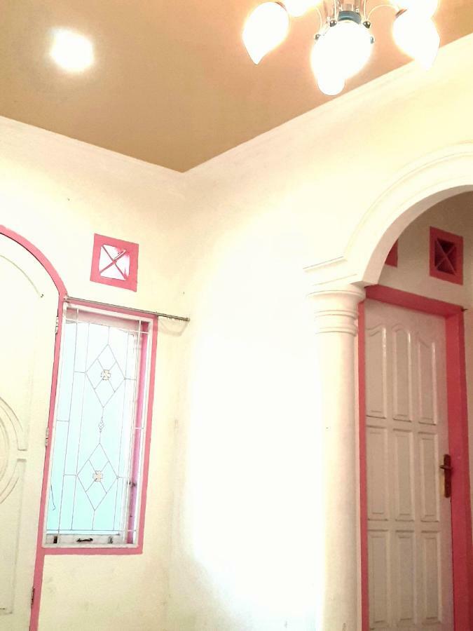 ג'מבי Almira Homestay Near Airport מראה חיצוני תמונה